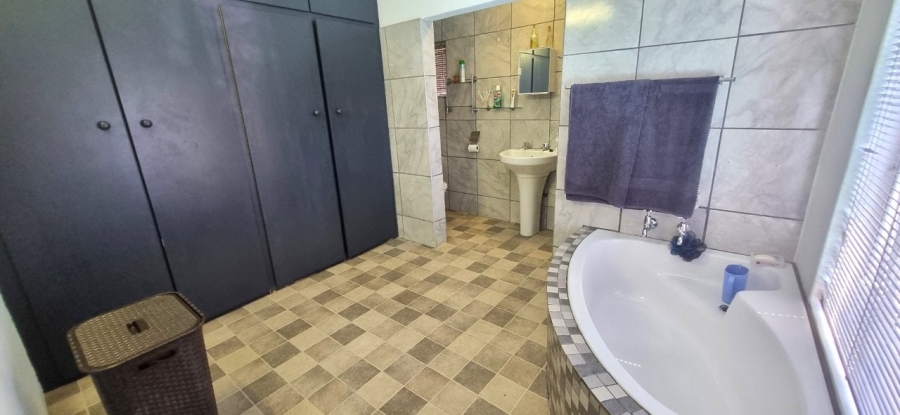 5 Bedroom Property for Sale in Brits North West
